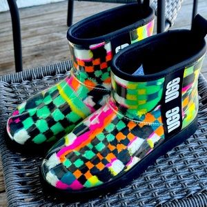 UGG Women's Classic Clear Mini Boot never worn